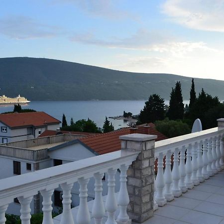 Aparthotel Family House With Pool & Sea View Bijela Esterno foto