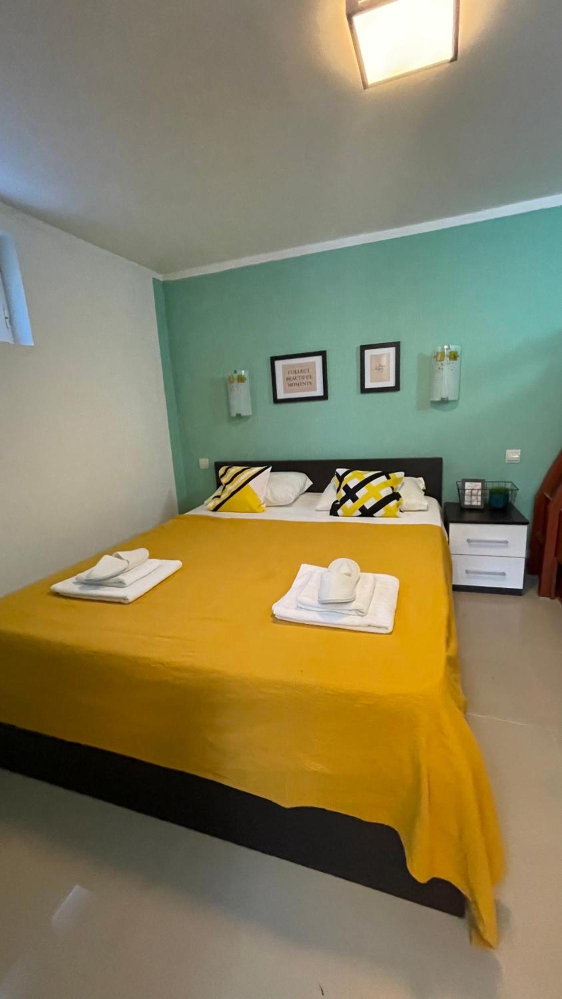 Aparthotel Family House With Pool & Sea View Bijela Esterno foto