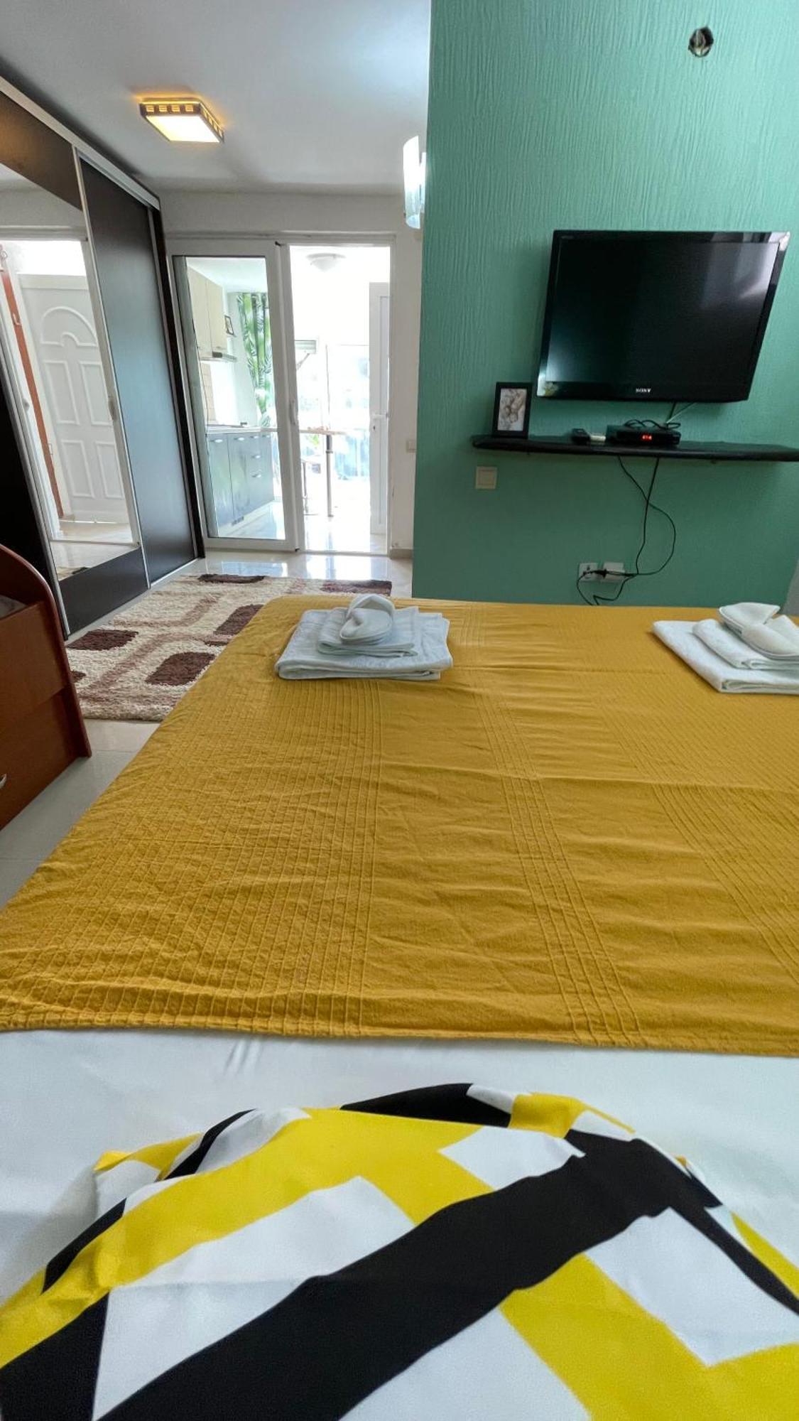 Aparthotel Family House With Pool & Sea View Bijela Esterno foto