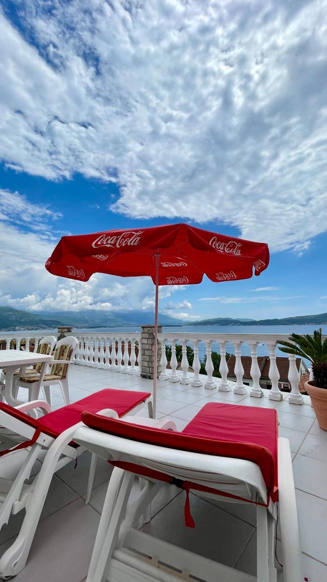 Aparthotel Family House With Pool & Sea View Bijela Esterno foto