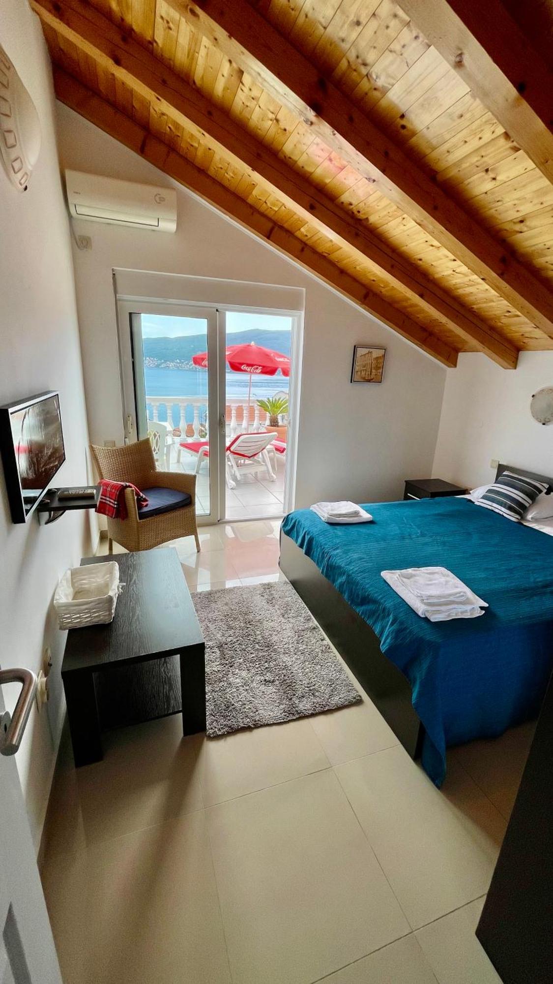 Aparthotel Family House With Pool & Sea View Bijela Esterno foto