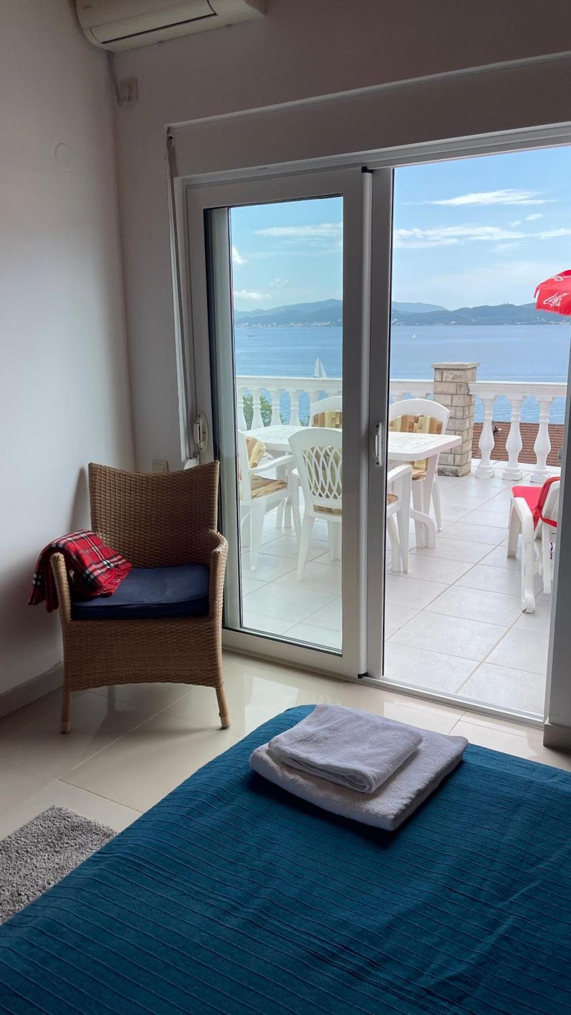 Aparthotel Family House With Pool & Sea View Bijela Esterno foto
