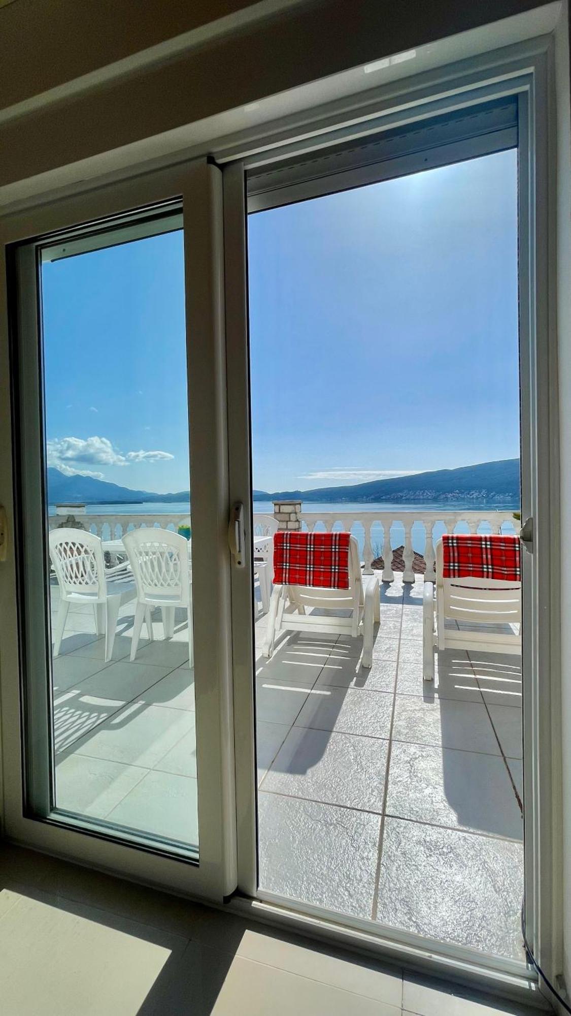 Aparthotel Family House With Pool & Sea View Bijela Esterno foto