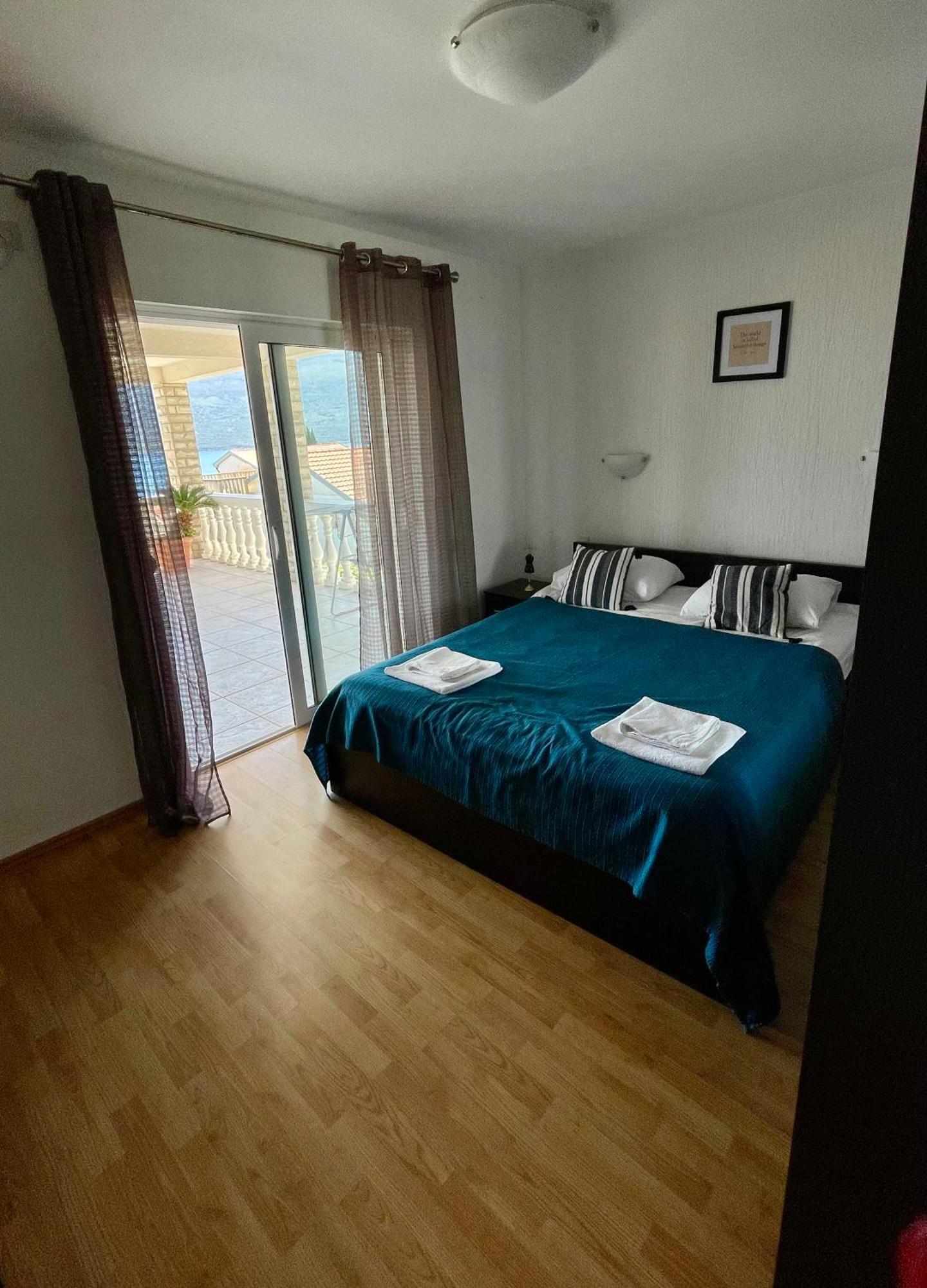 Aparthotel Family House With Pool & Sea View Bijela Esterno foto