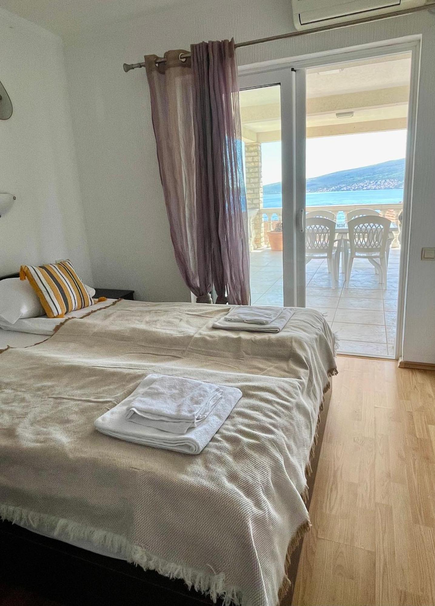 Aparthotel Family House With Pool & Sea View Bijela Esterno foto