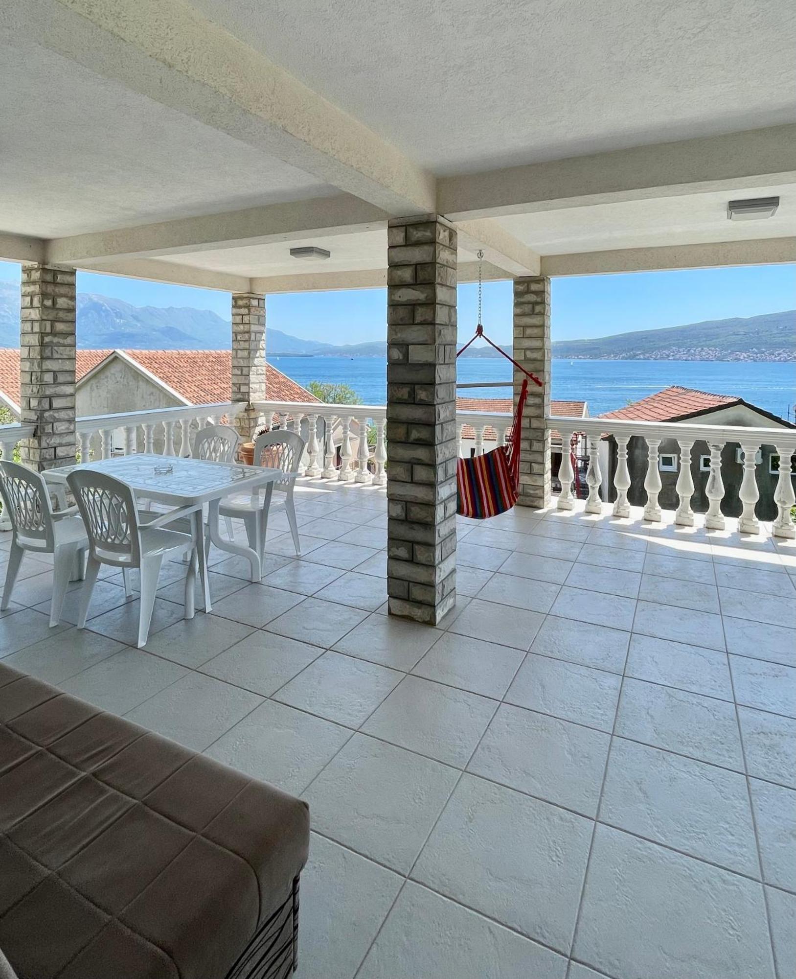 Aparthotel Family House With Pool & Sea View Bijela Esterno foto