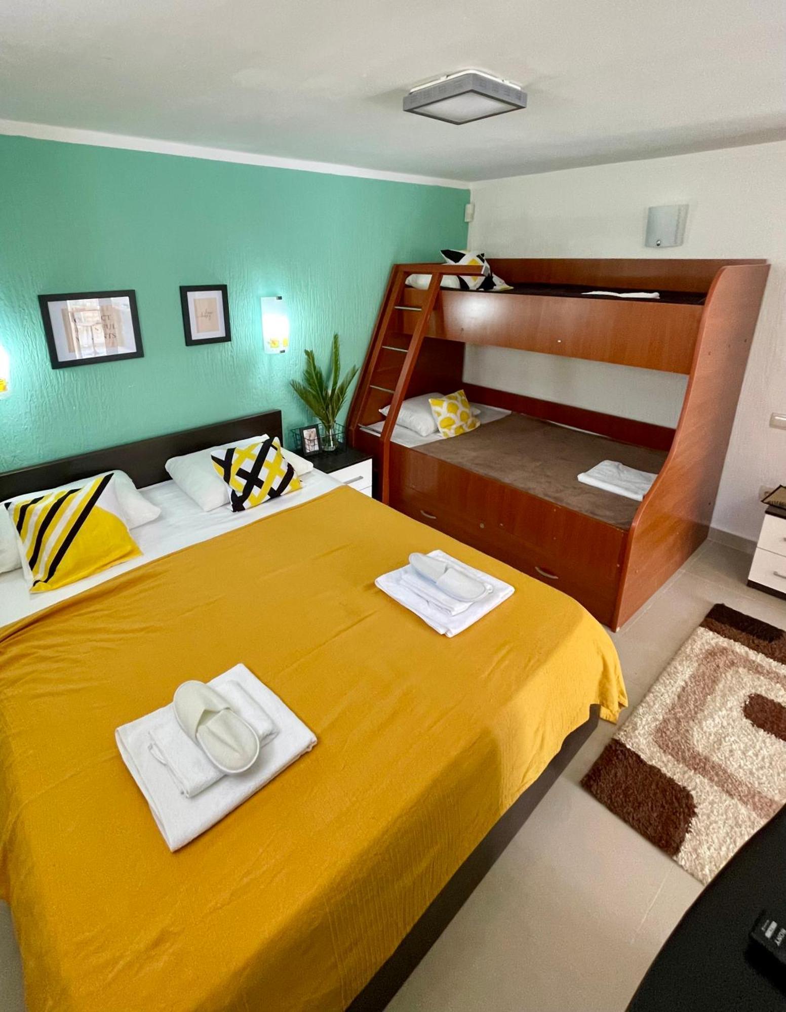 Aparthotel Family House With Pool & Sea View Bijela Esterno foto
