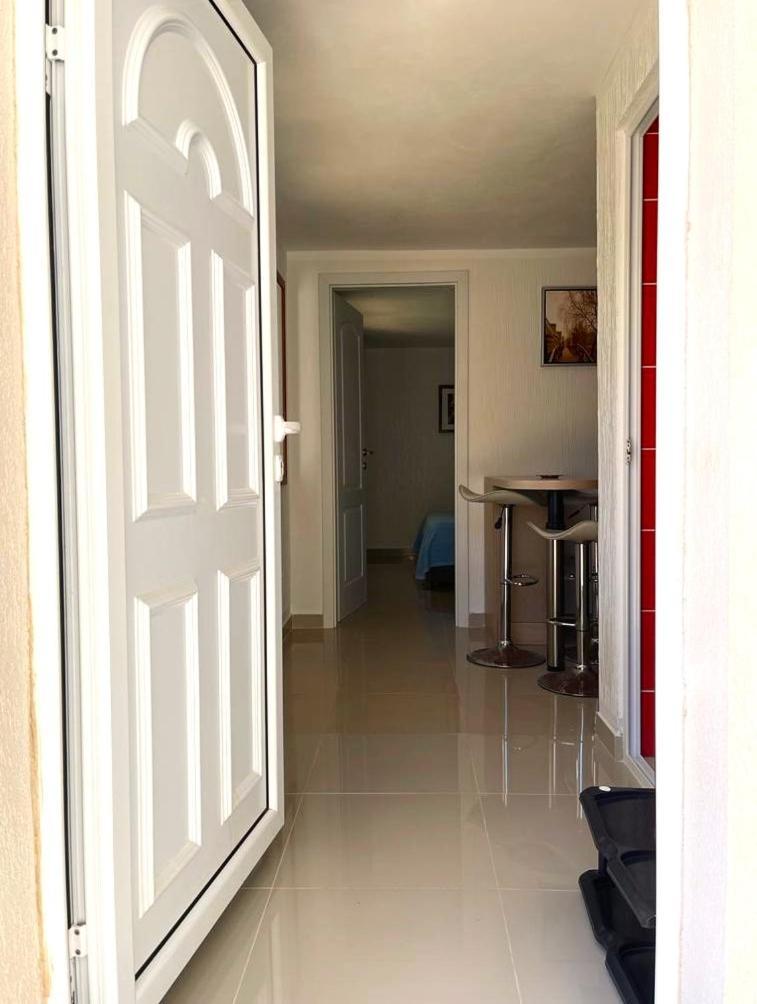 Aparthotel Family House With Pool & Sea View Bijela Esterno foto