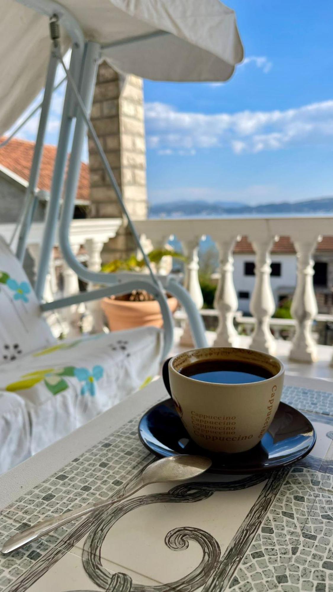 Aparthotel Family House With Pool & Sea View Bijela Esterno foto