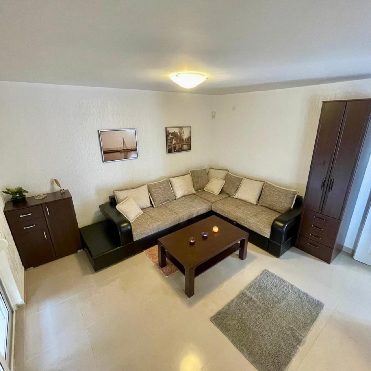 Aparthotel Family House With Pool & Sea View Bijela Esterno foto