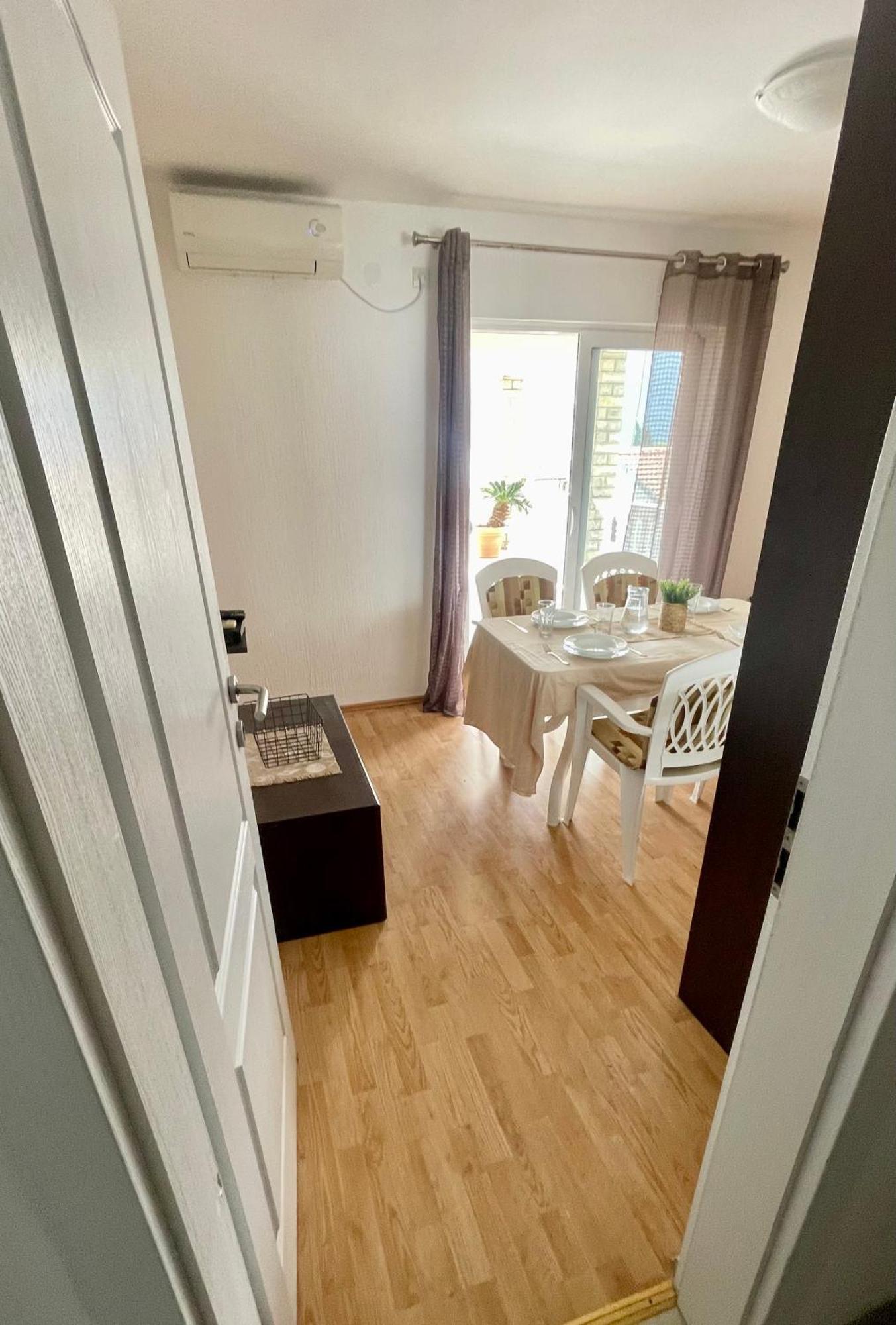 Aparthotel Family House With Pool & Sea View Bijela Esterno foto
